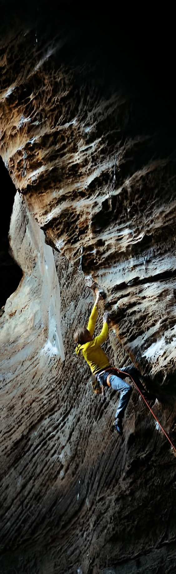 Левое фото скалолаз